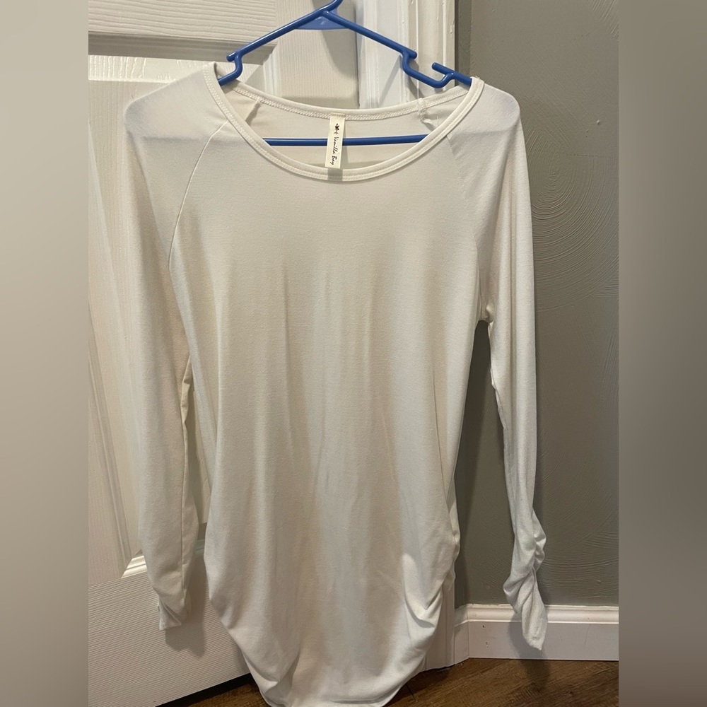 Small / long sleeve tee / white